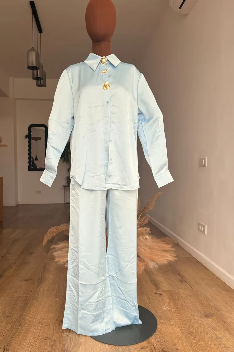 Full look, phone original